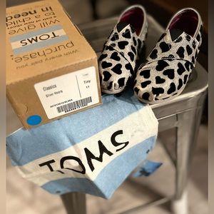 Toms Classic Silver Hearts